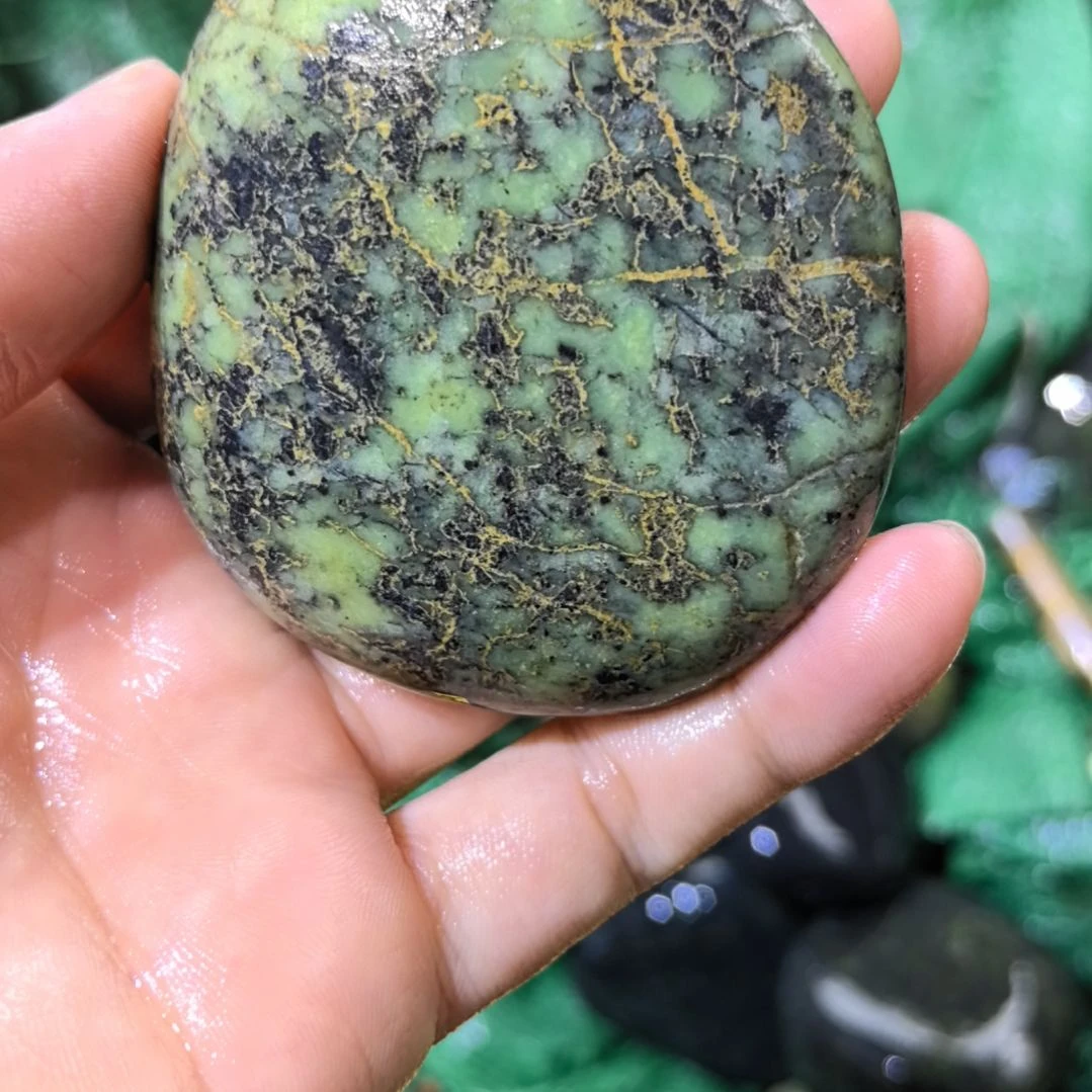 玄***真有机玻璃藏玉药王石原石手把件一个