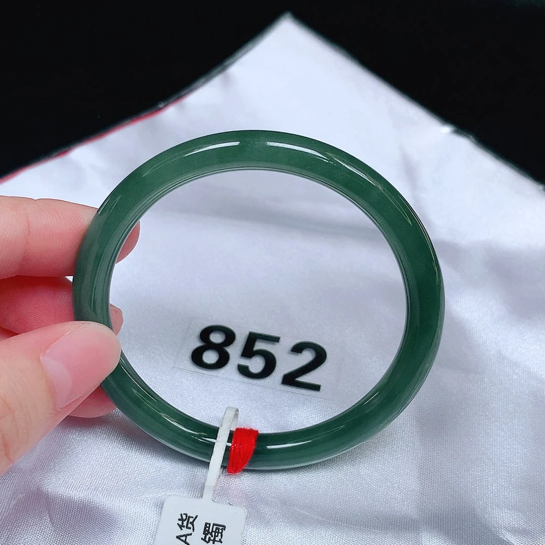 未镶嵌手镯（圆镯）翡翠