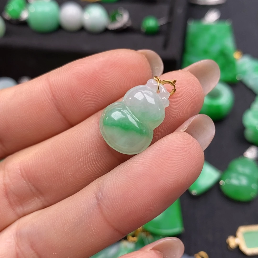 翡翠颈饰18K金镶嵌天**莲翡翠