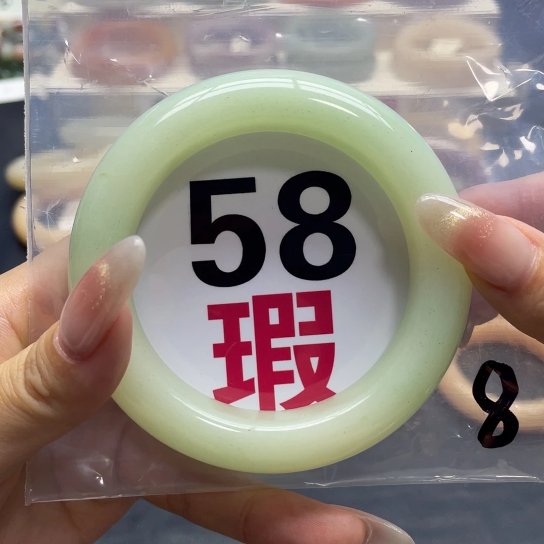 未镶嵌手镯石英岩玉
