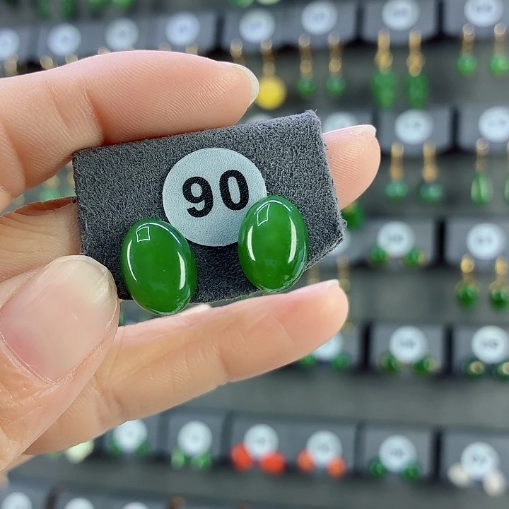 和田玉18K金镶嵌耳饰