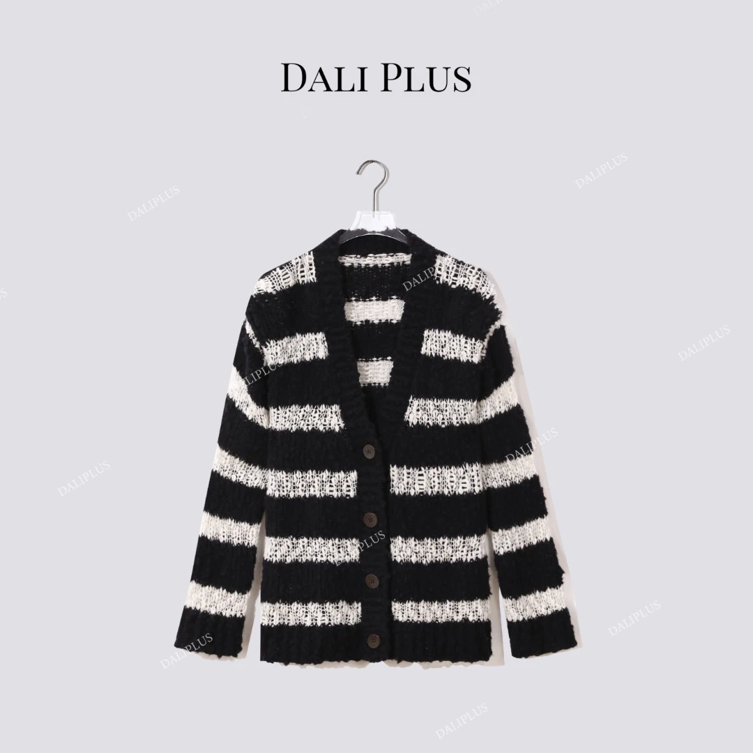 DALI PLUS“重磅绵羊毛条纹开衫”单排扣V领长袖针织衫-D5MM2728