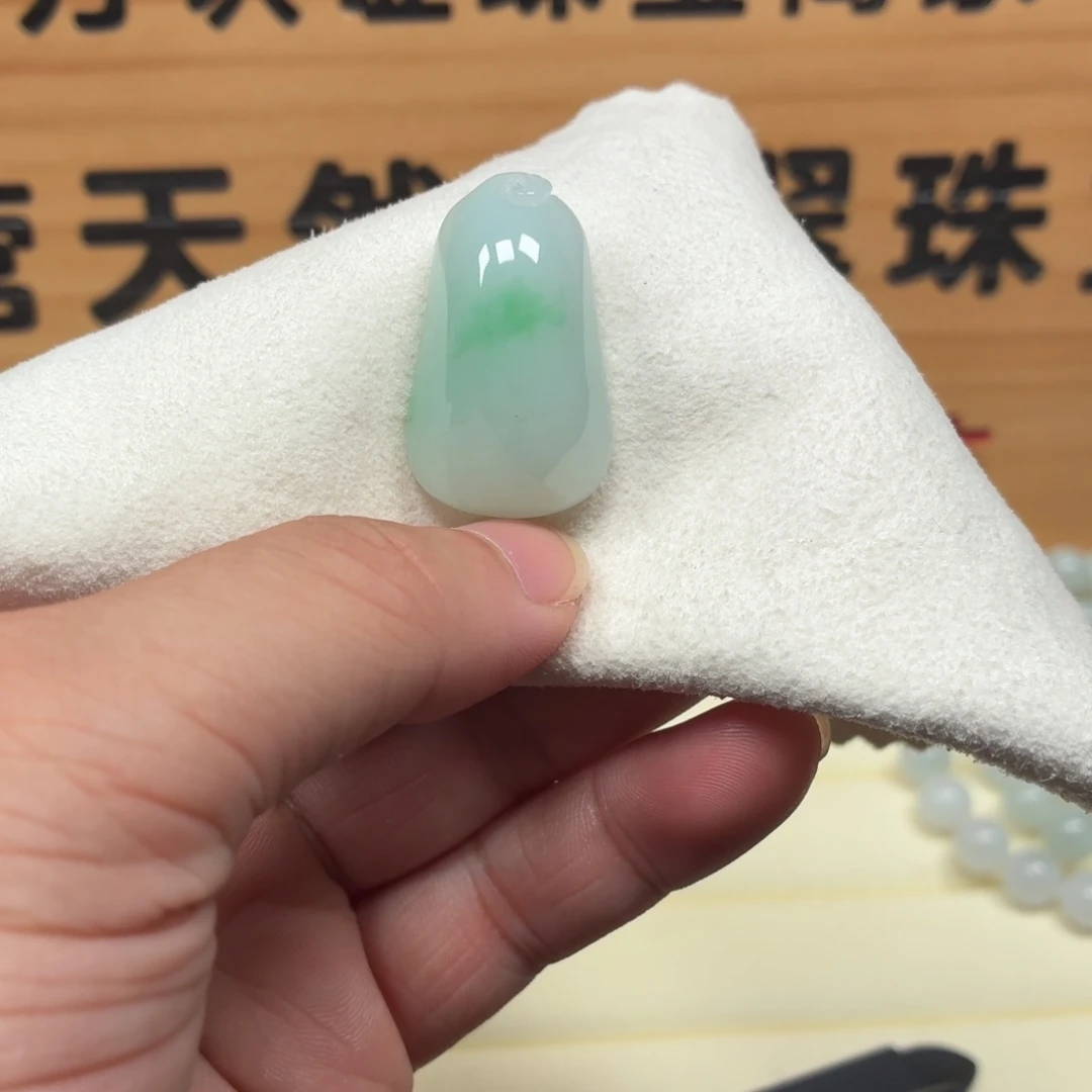 颈饰未镶嵌翡翠福瓜
