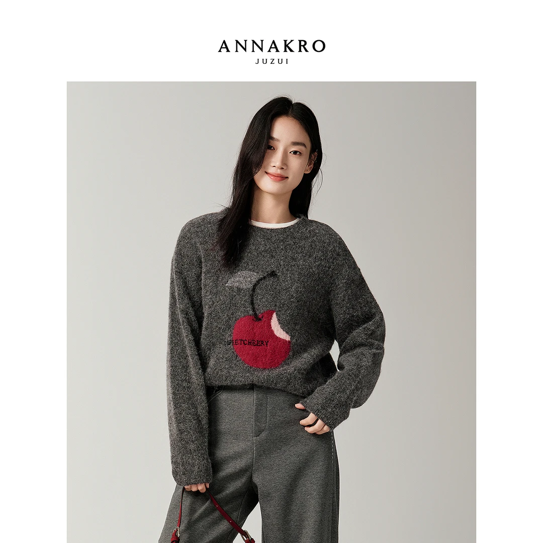 玖姿安娜蔻KWFD31041休闲慵懒风圆领羊毛针织衫女2025冬季新款