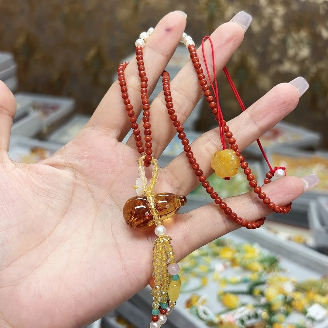 琥珀未镶嵌颈饰琥珀