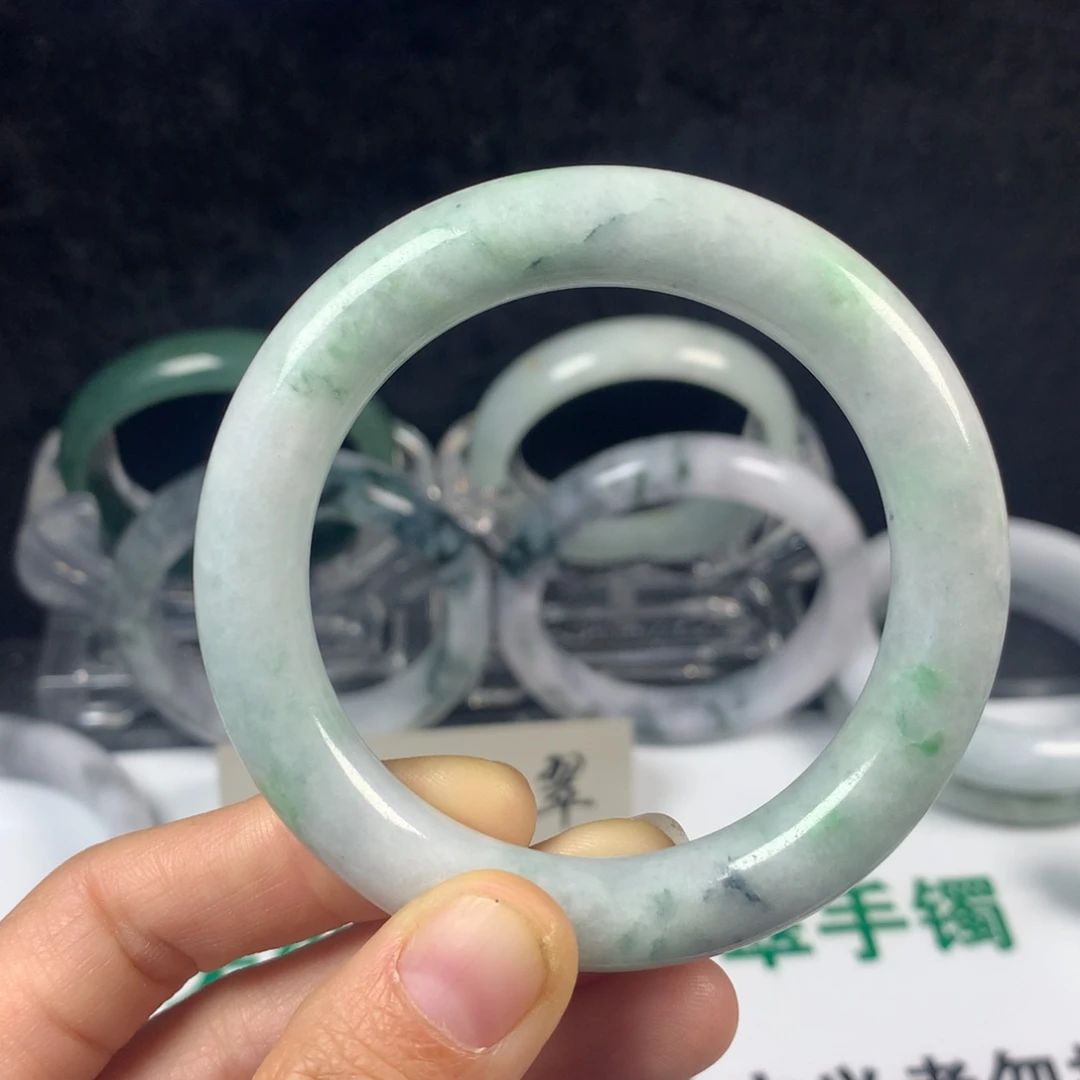 翡翠未镶嵌手镯13号   52.7圈