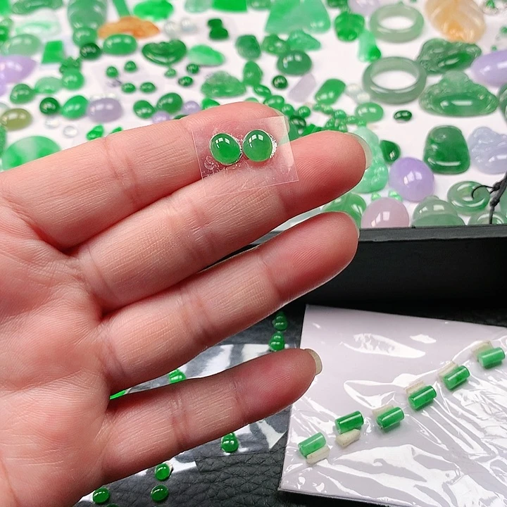 翡翠颈饰未镶嵌阿*翡翠