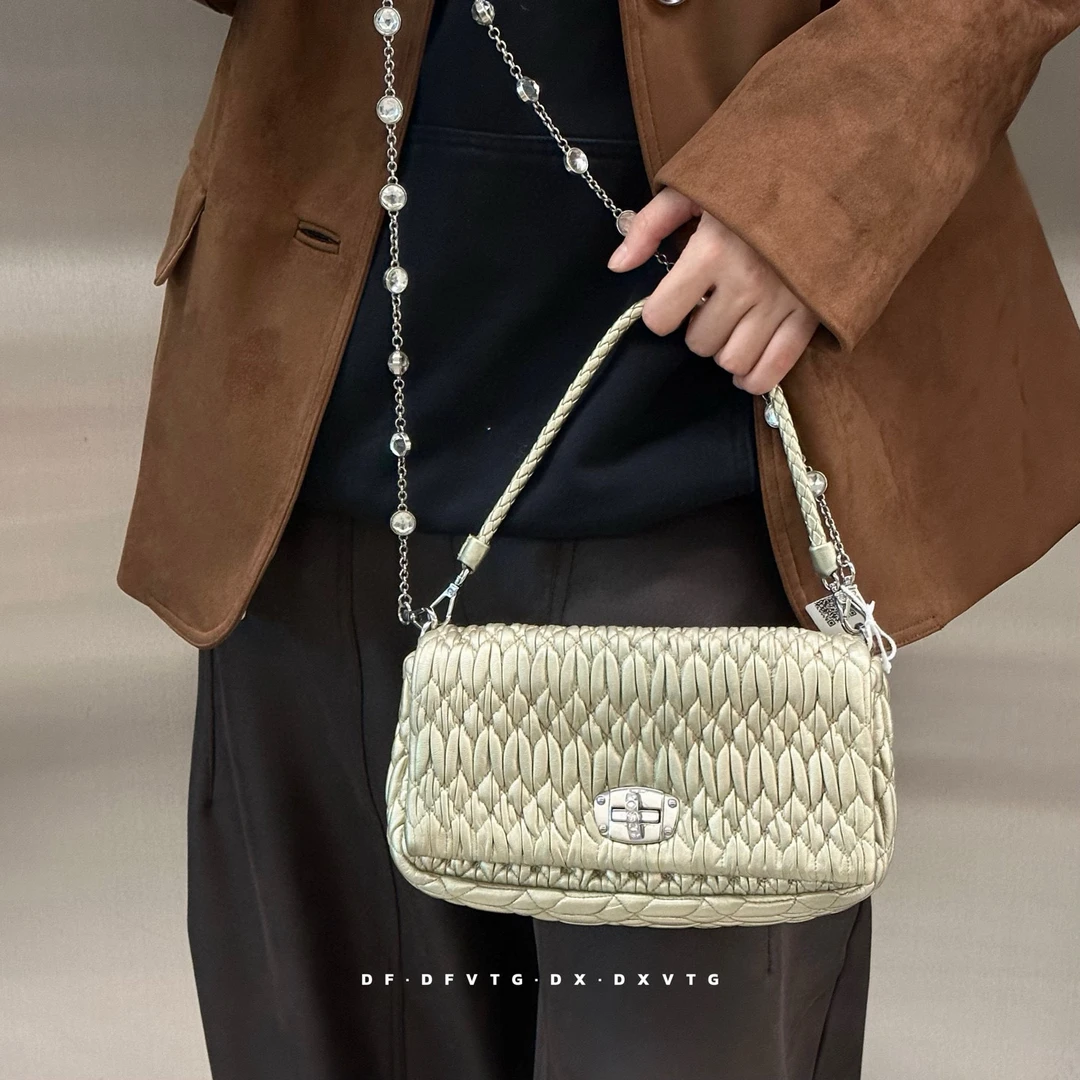 95新 MIU MIU/缪缪 miumiu 香槟金小号泡芙斜挎包