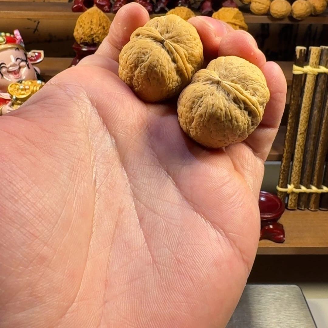 铁核桃把件鸽子蛋