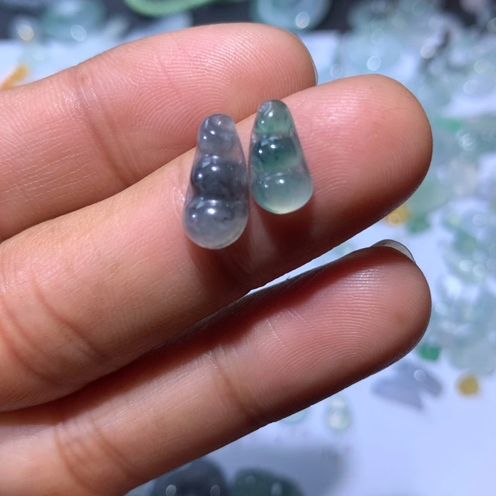 翡翠吊坠(不含链)未镶嵌乌鸡豆子