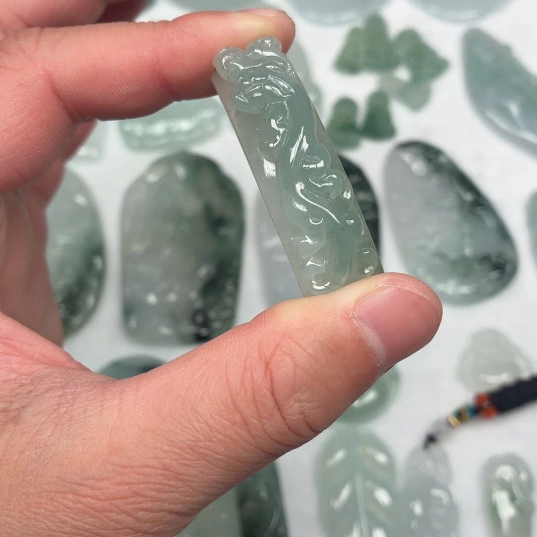 翡翠未镶嵌颈饰纯手工手牌