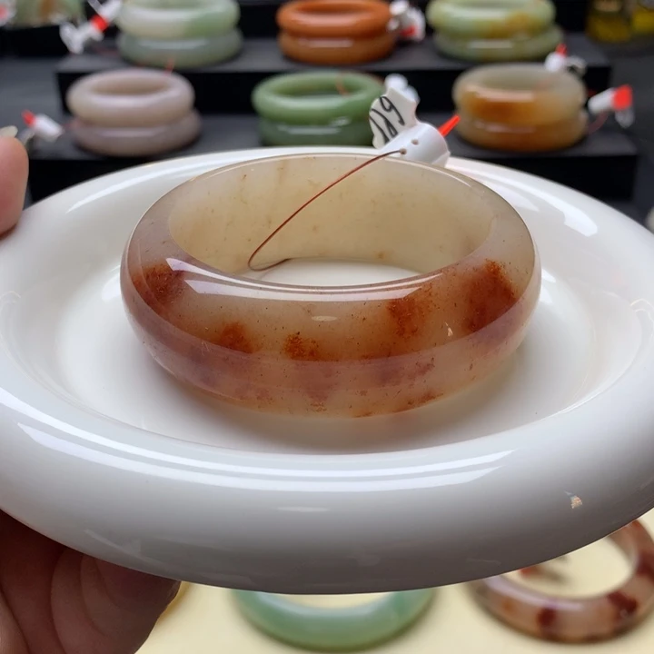 未镶嵌手镯石英岩玉