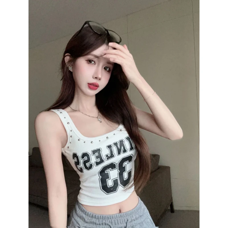高级感炸街款铆钉印花短款性感背心2025夏辣妹紧身外穿白色上衣