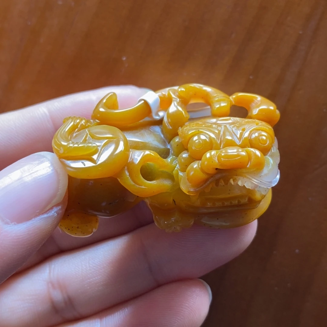 石英质玉（黄龙玉）未镶嵌颈饰
