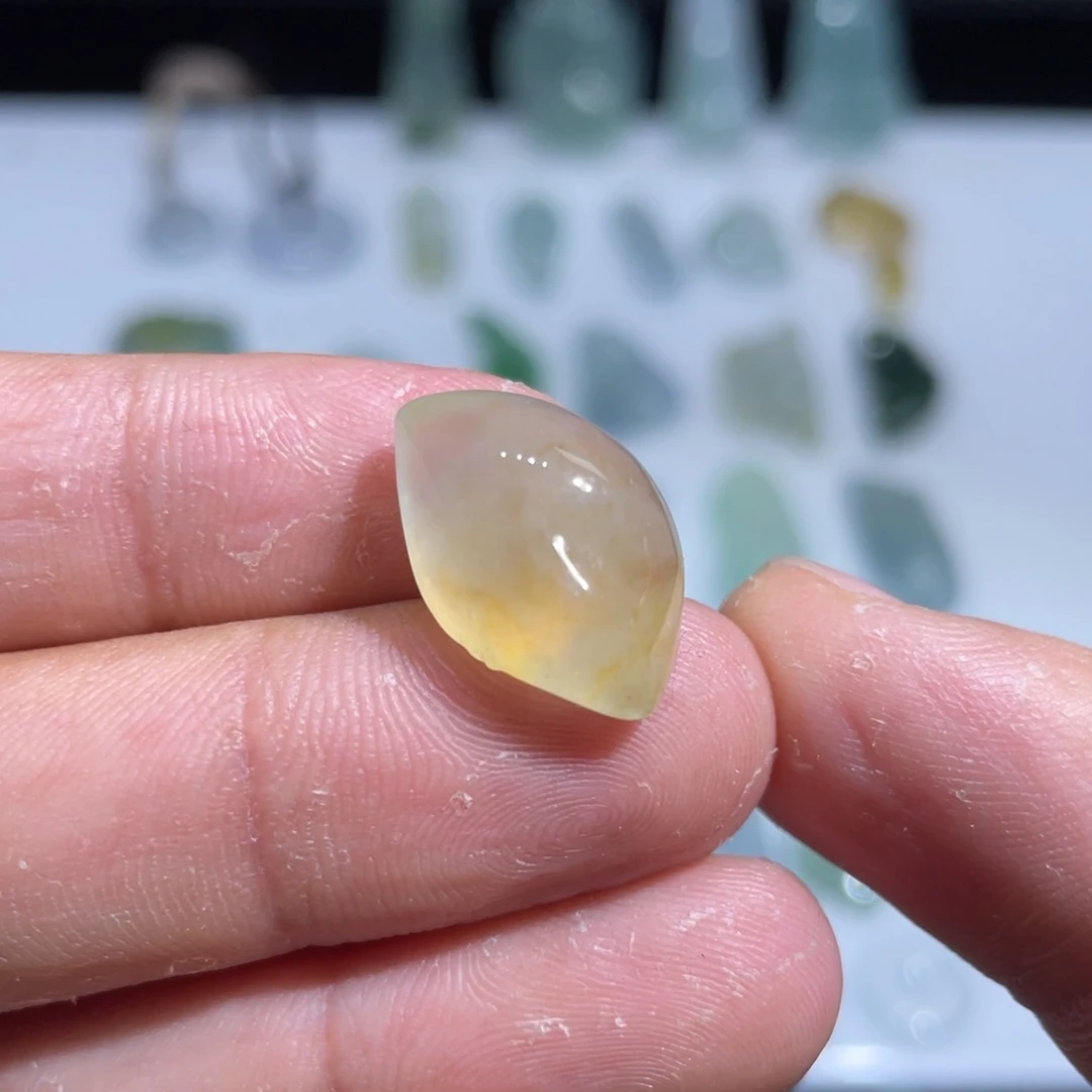 颈饰未镶嵌翡翠随形