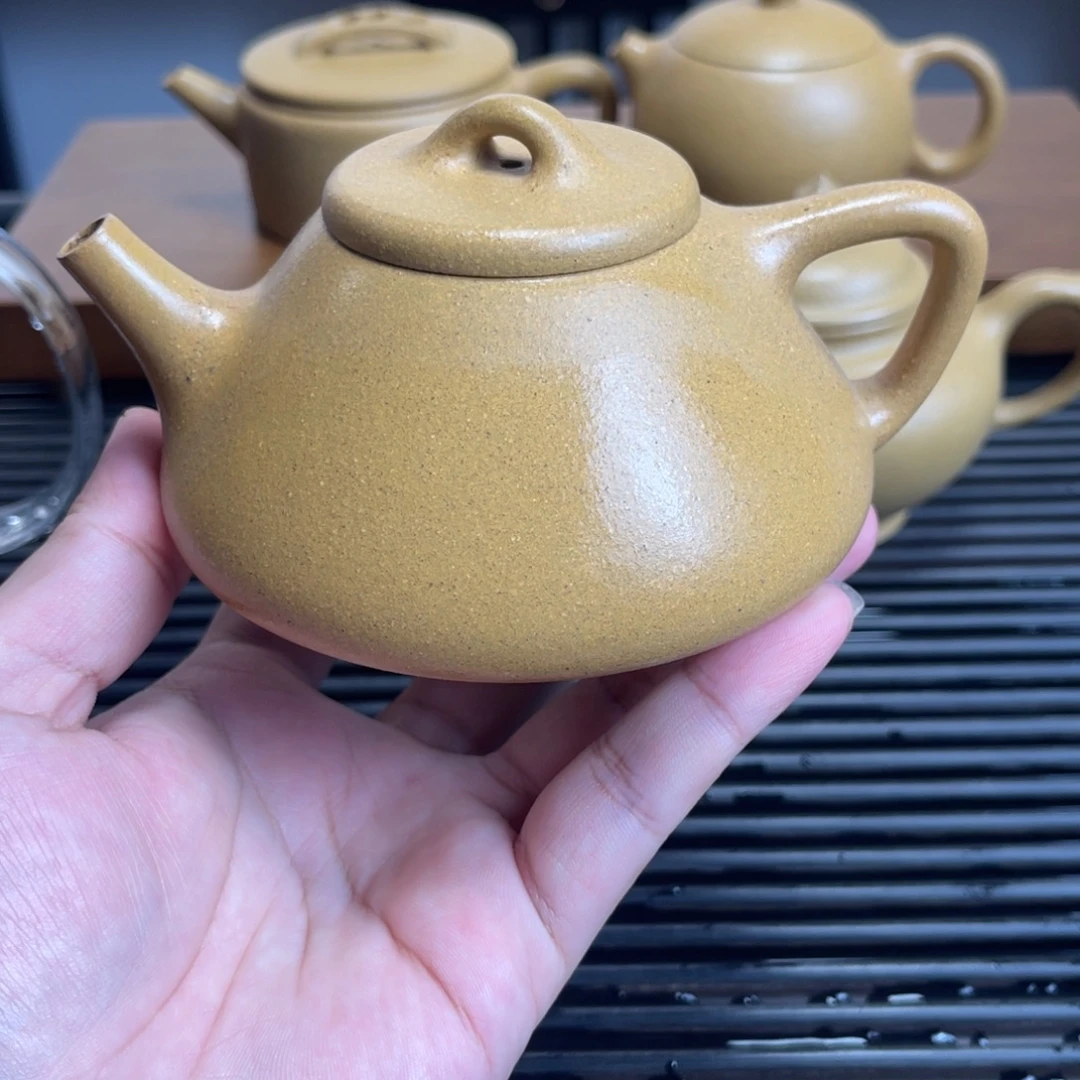 紫砂茶壶250毫升半手黄金段
