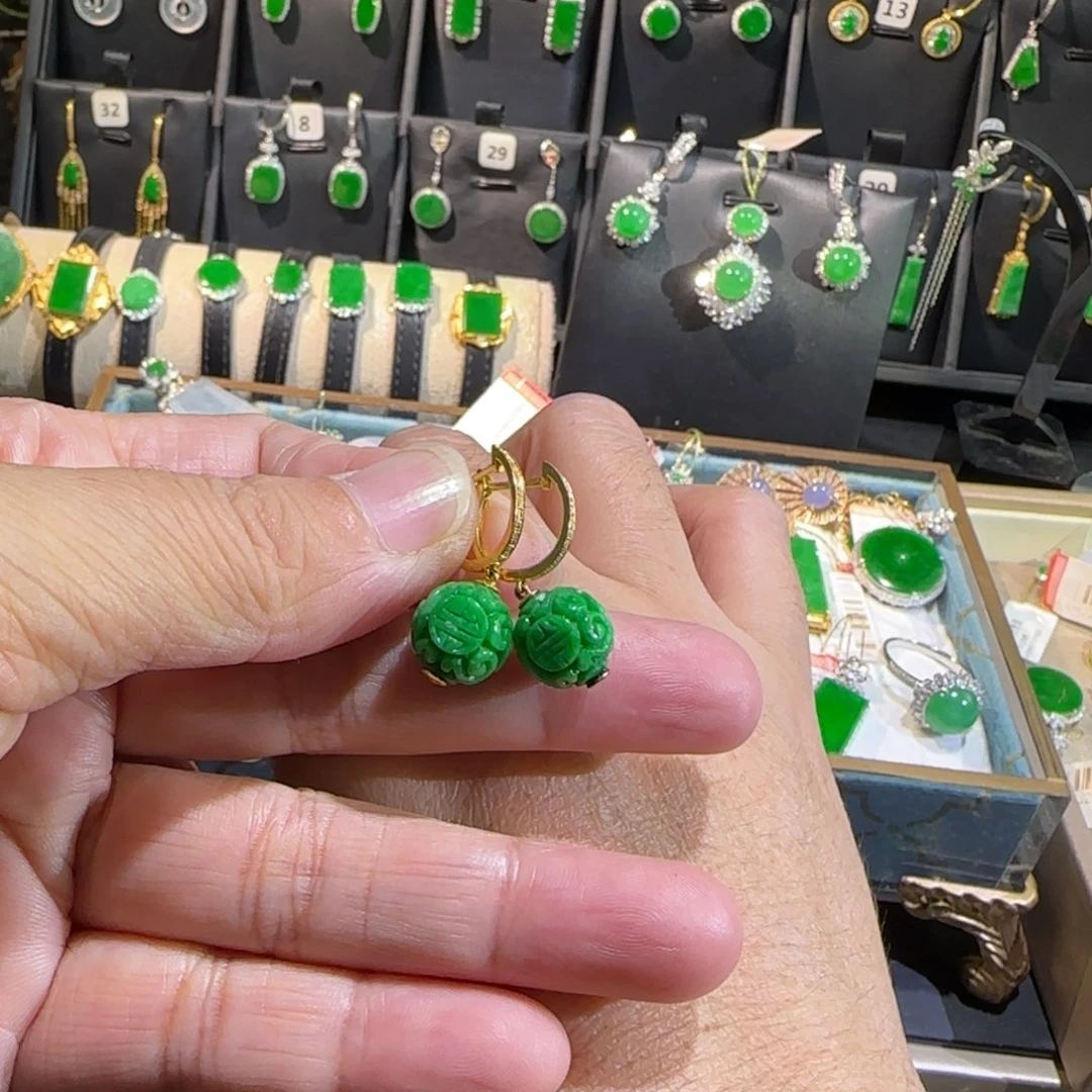 翡翠18K金镶嵌颈饰耳包