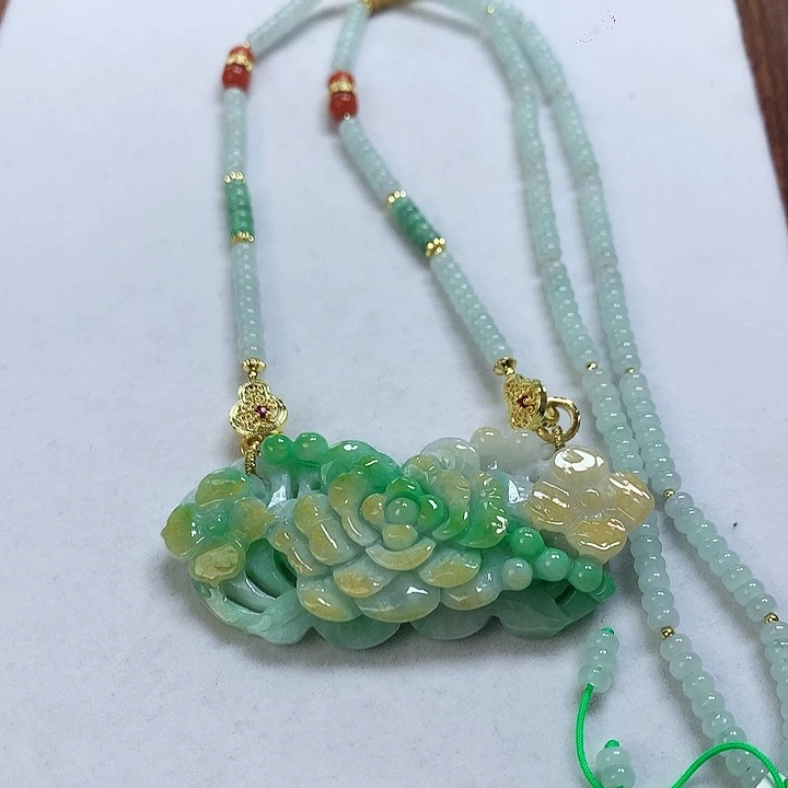 翡翠颈饰未镶嵌吊坠