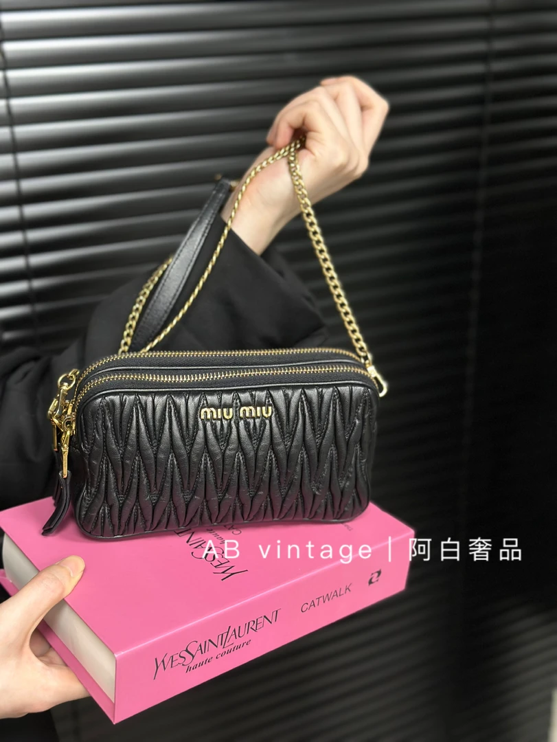 95新 MIU MIU/缪缪 阿白奢品/缪缪 黑色双层相机包斜挎