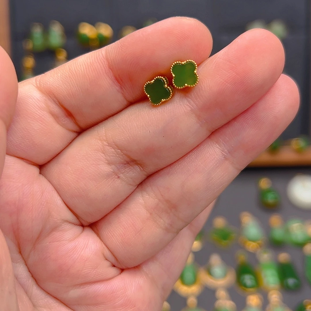 和田玉18K金镶嵌耳饰