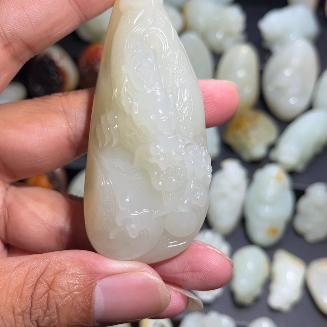 幸****和田玉未镶嵌颈饰