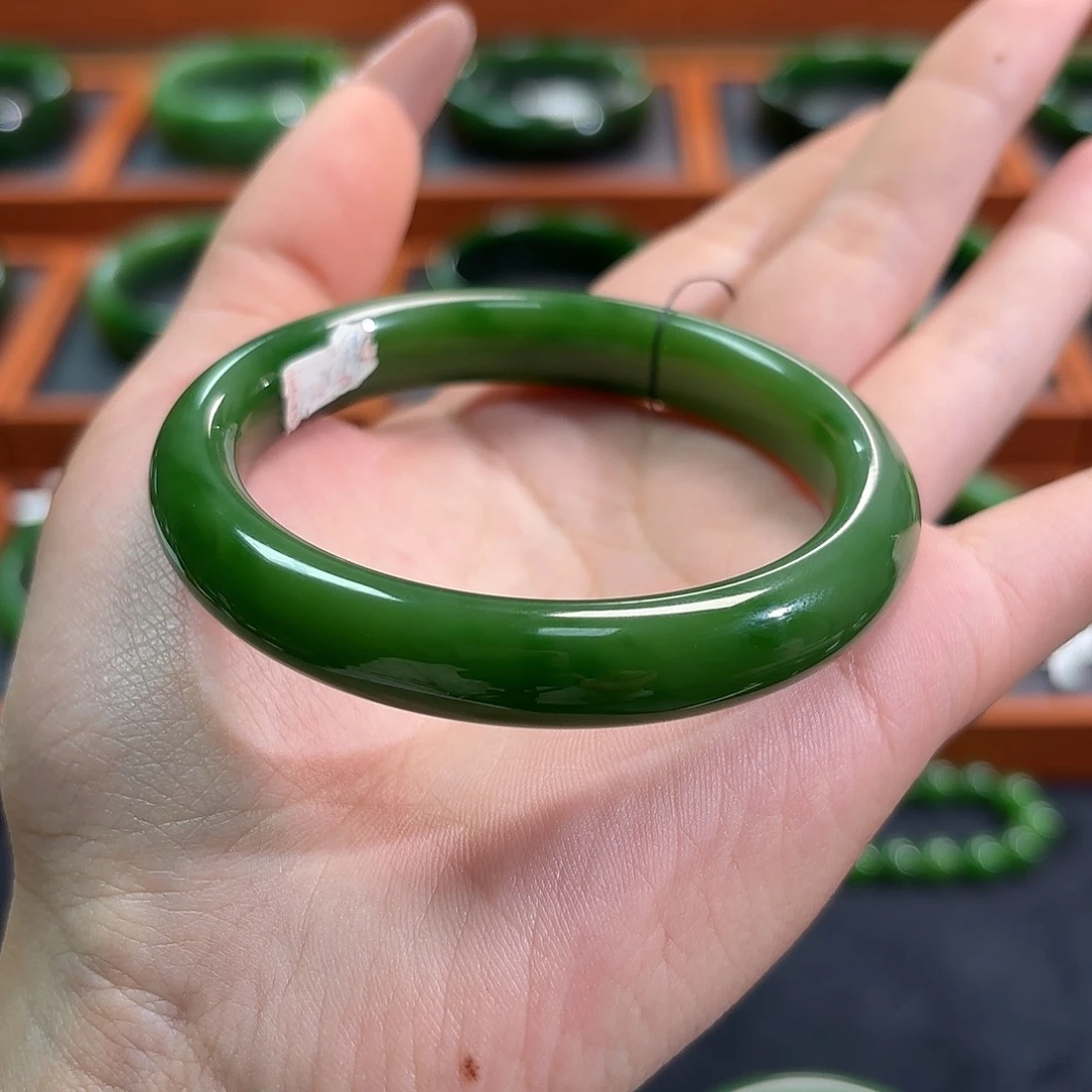 和田玉（碧玉）未镶嵌手镯辣绿泥鳅背