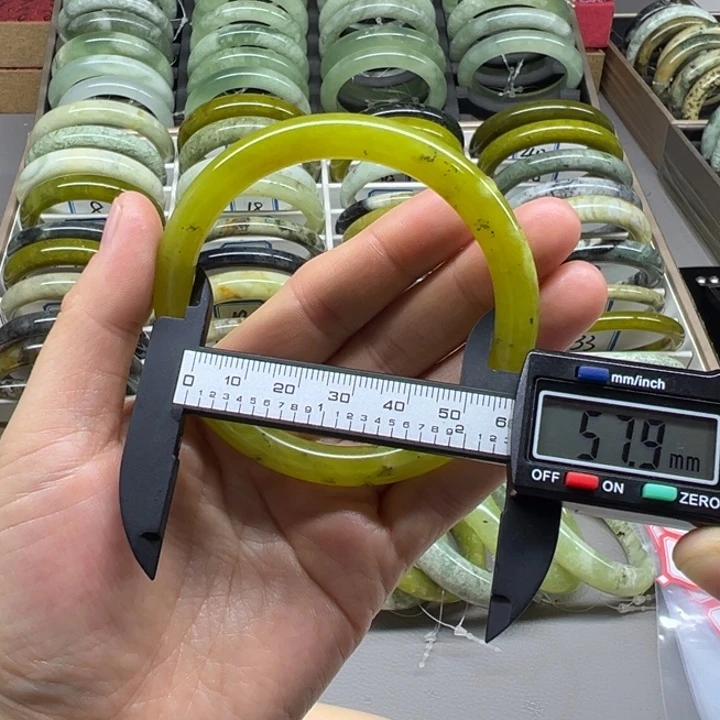 蛇纹石玉未镶嵌手镯22