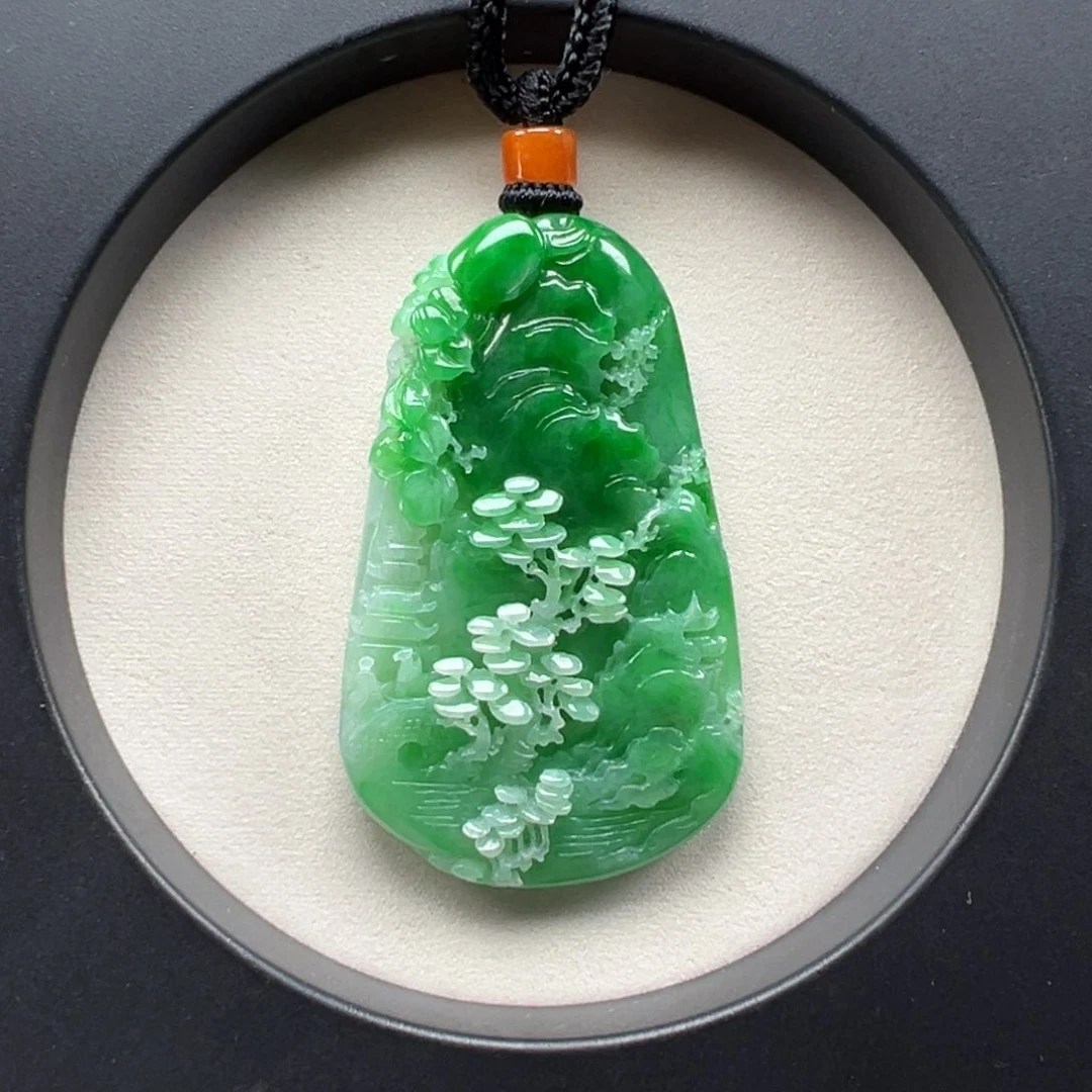 翡翠未镶嵌颈饰山水