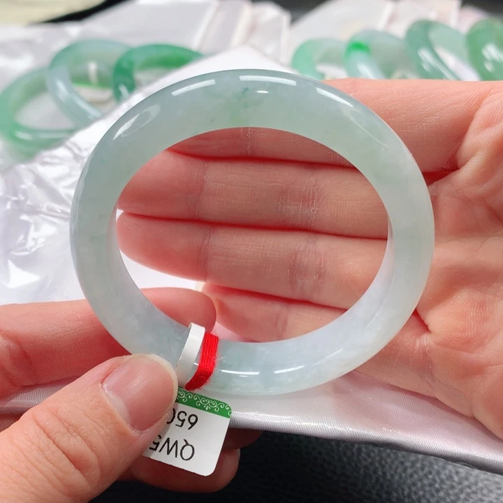 翡翠手镯未镶嵌缅甸A货翡翠手镯