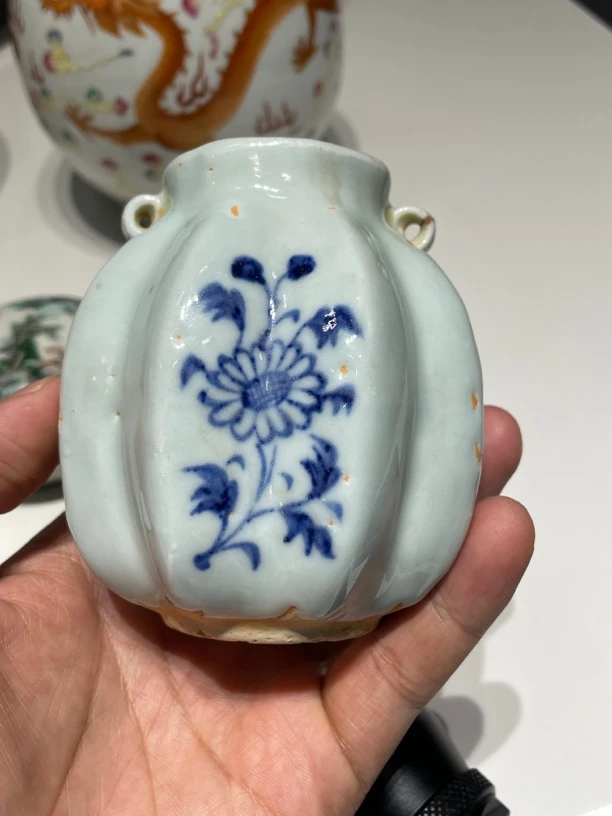 青花折枝菊花卉双系罐