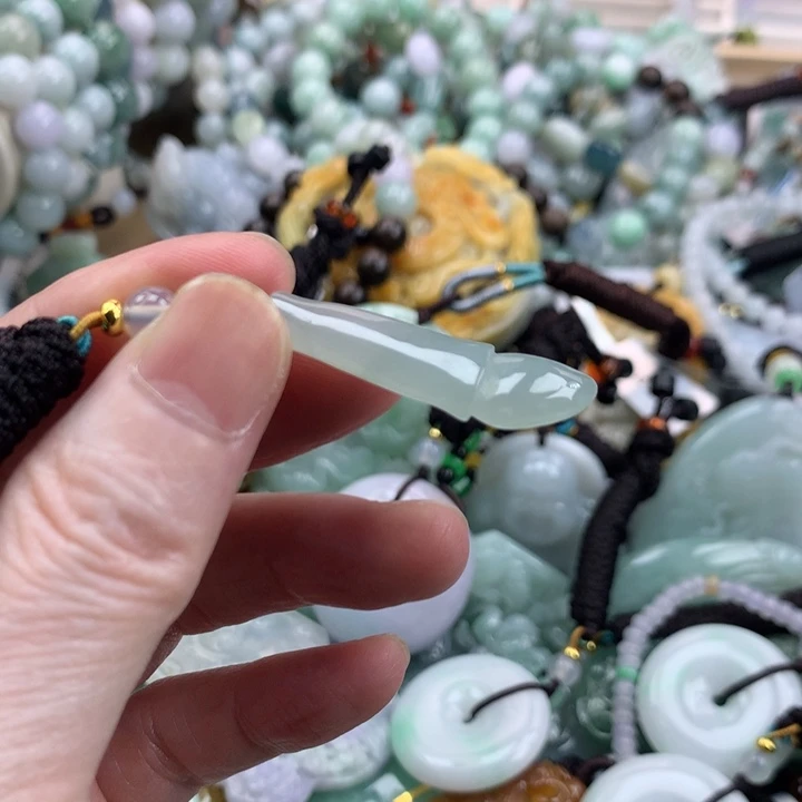 翡翠未镶嵌颈饰吊坠