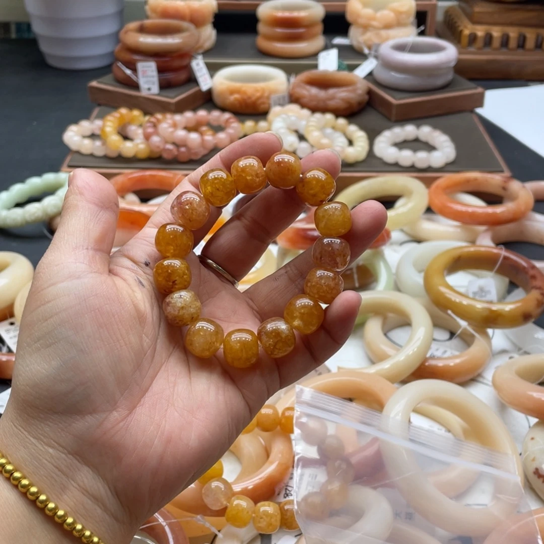 无***言石英岩玉未镶嵌手镯