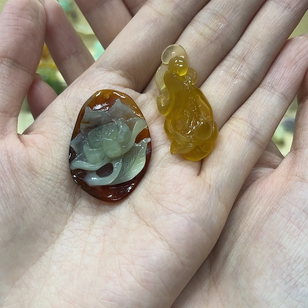金***主蛇纹石玉未镶嵌颈饰