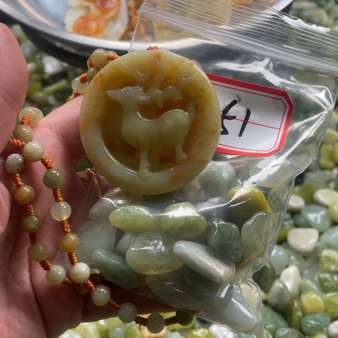蛇纹石玉颈饰未镶嵌