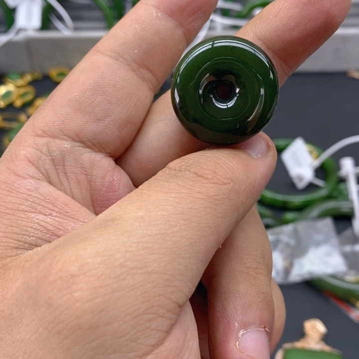 和田玉（碧玉）颈饰未镶嵌