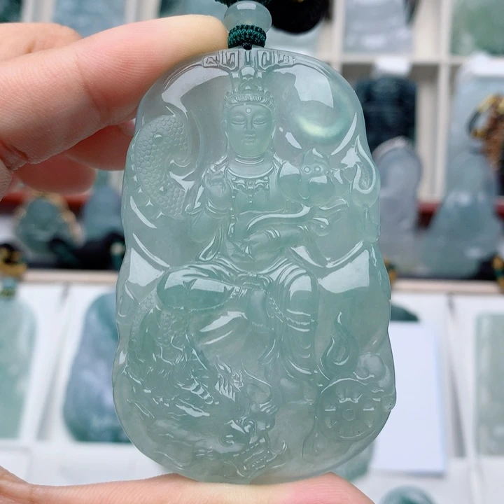 大***，翡翠未镶嵌颈饰观音