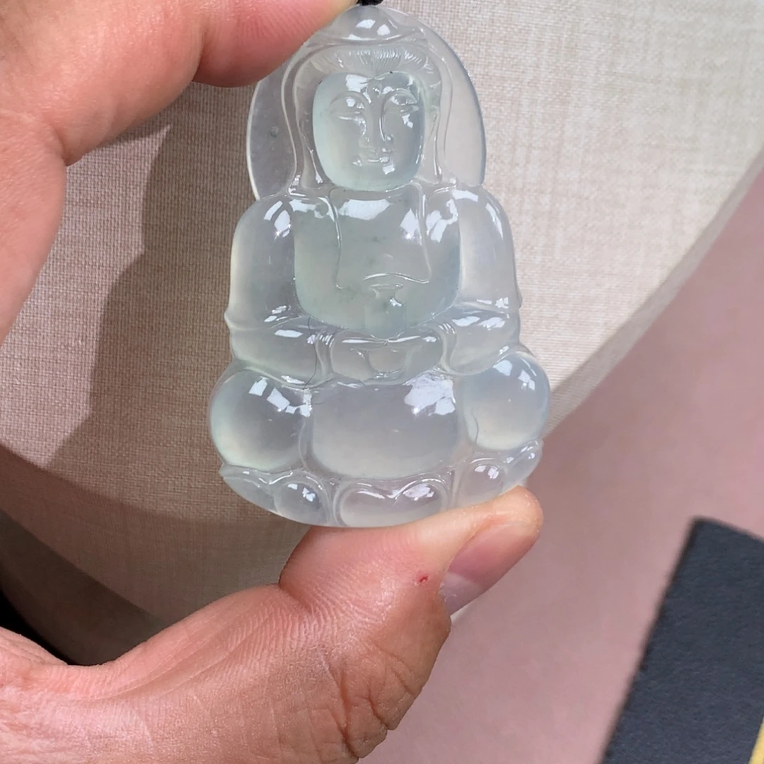 翡翠未镶嵌颈饰观音