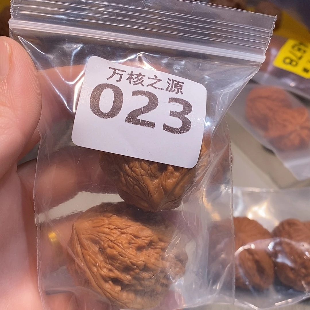 L***y吊坠桃核40粗筋御尊……