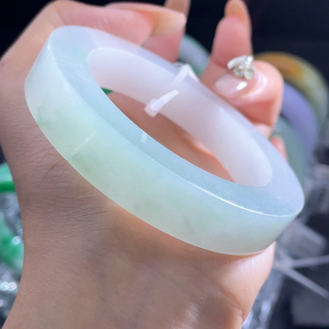 未镶嵌手镯定制翡翠