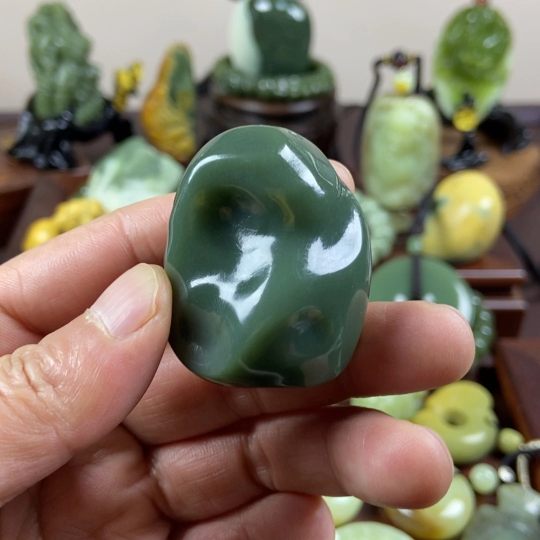 岫岩老玉（透闪石质玉）未镶嵌珠宝奇石