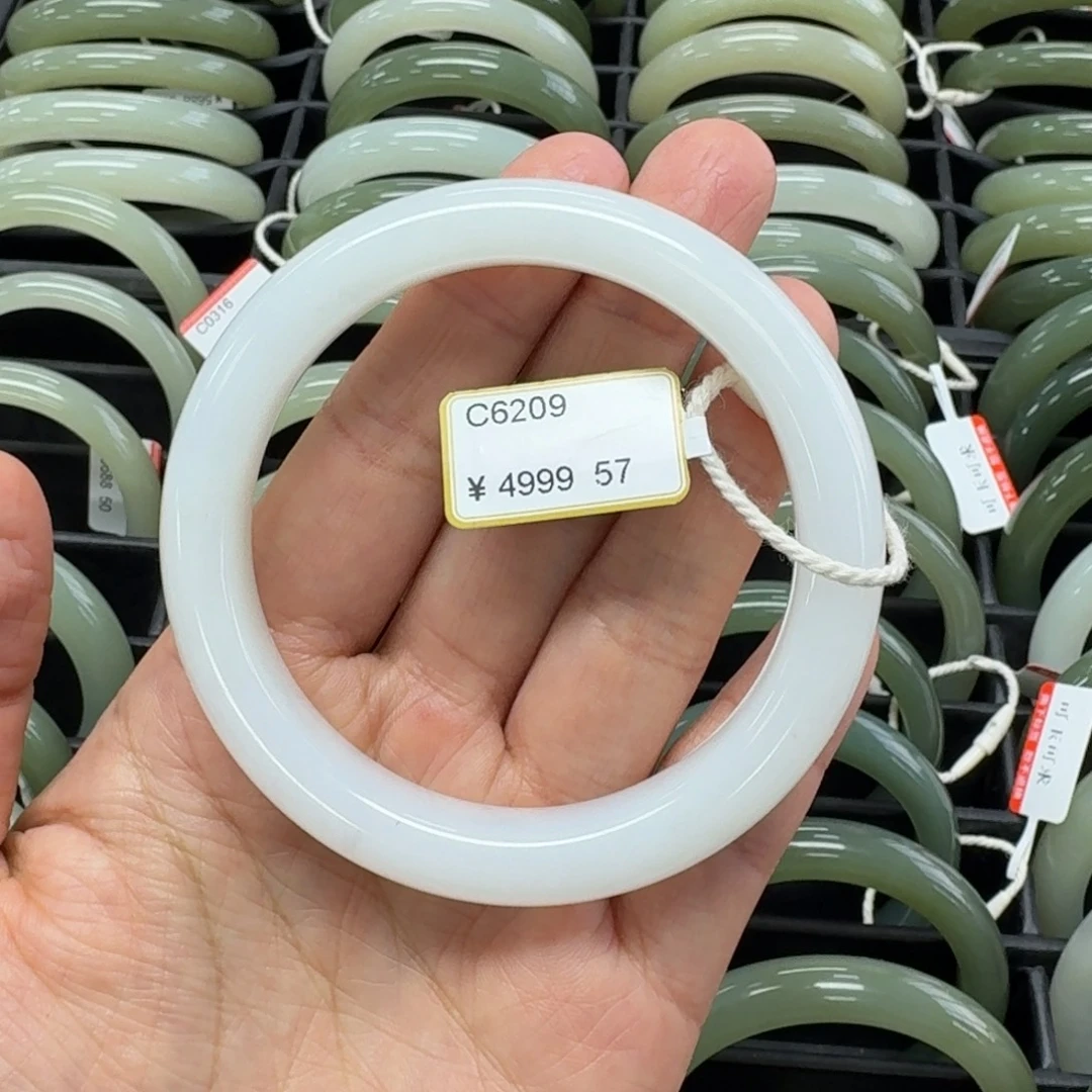 和田玉未镶嵌手镯