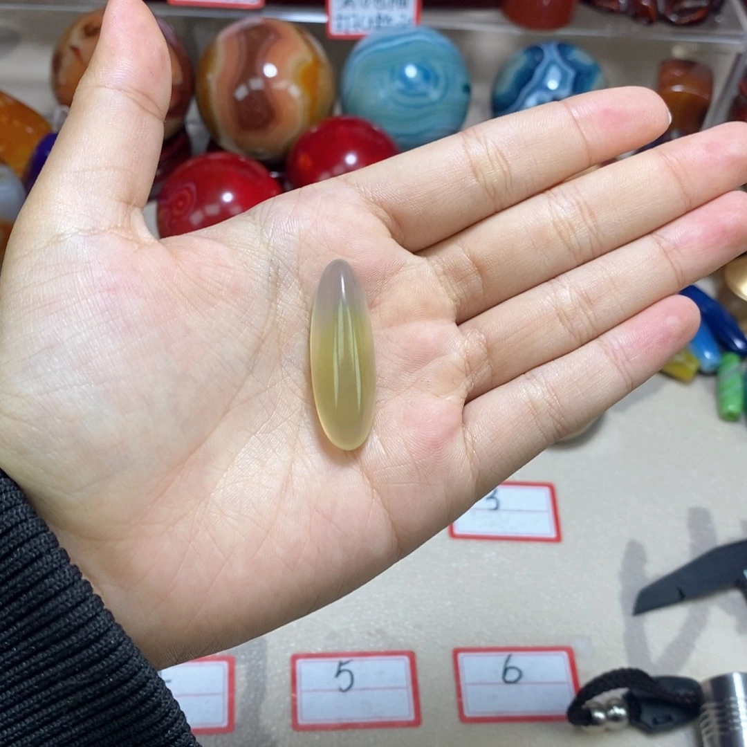 玛瑙/玉髓未镶嵌珠宝奇石