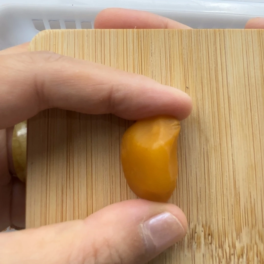 开***哥未镶嵌琥珀裸石陈