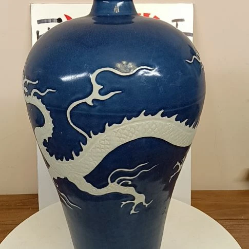 摆件蓝釉白龙纹梅瓶