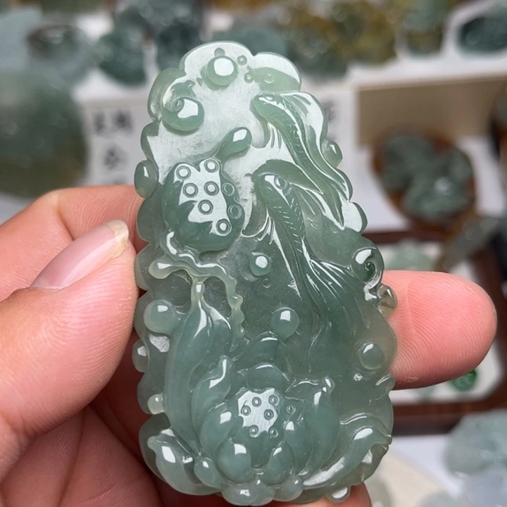 翡翠未镶嵌颈饰荷花鱼
