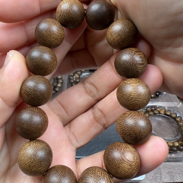沉香手串芽庄红土白棋