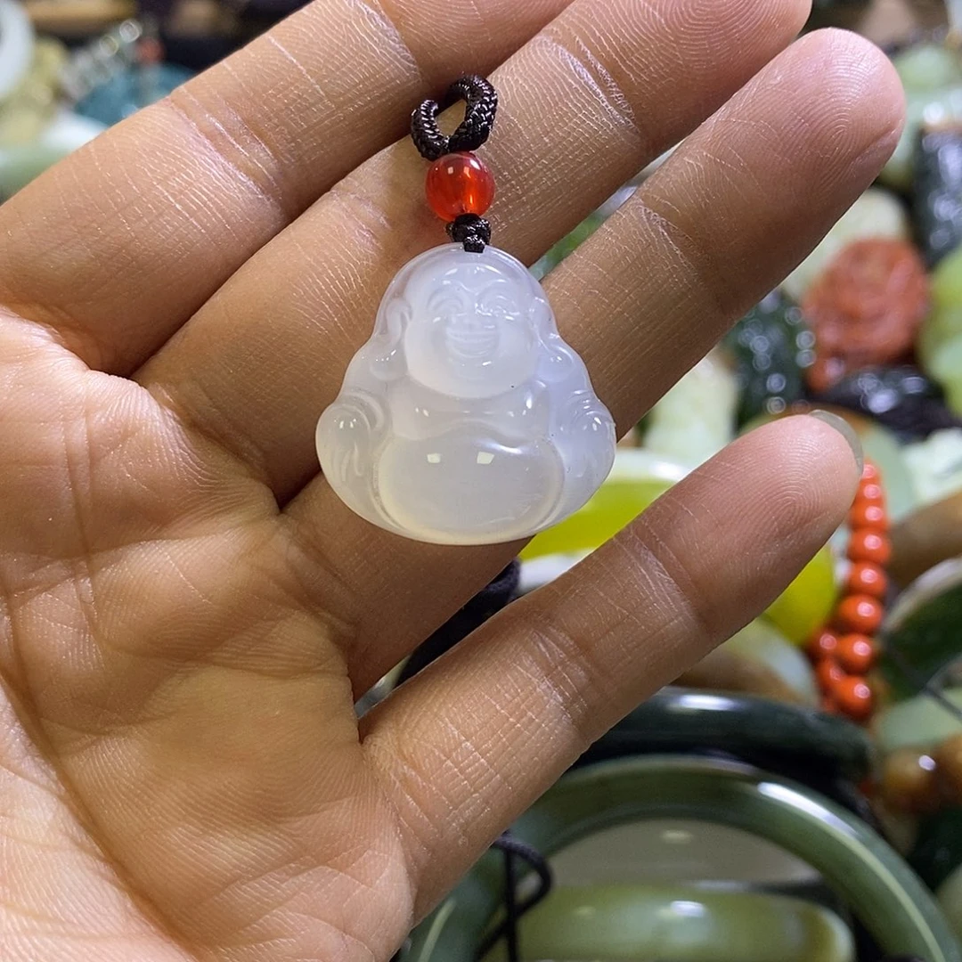 岫玉未镶嵌颈饰一个