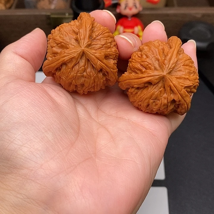 抖***～文玩核桃把件白奔