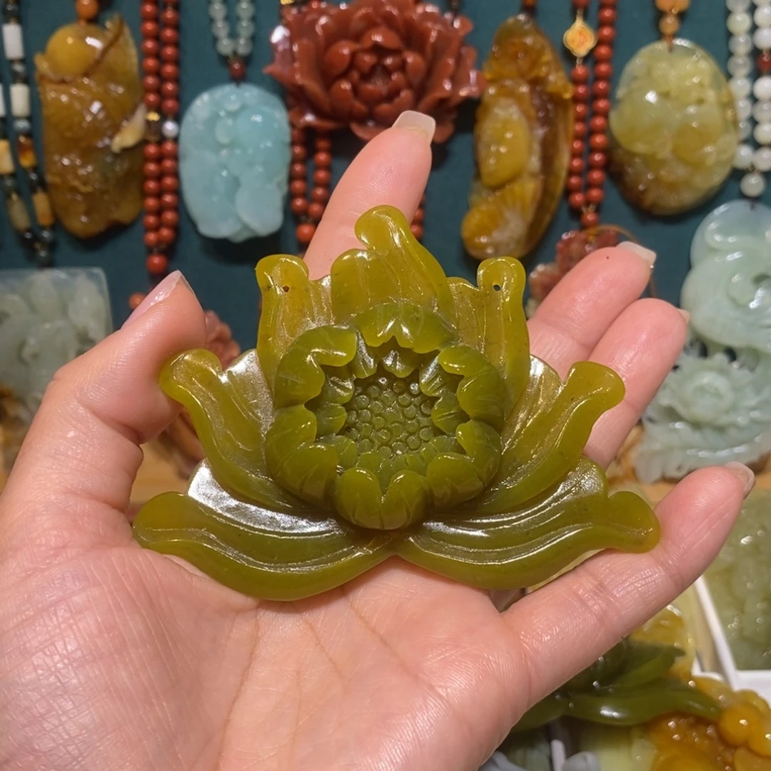 燕***飞蛇纹石玉未镶嵌颈饰