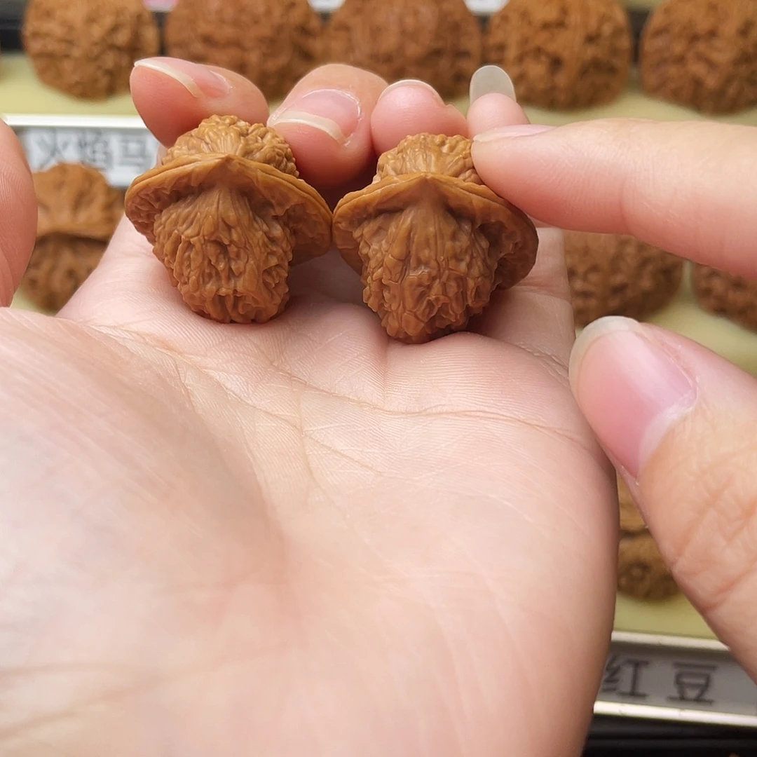 文玩核桃吊坠大红袍手捻